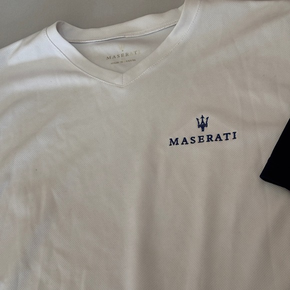 Maserati T-Shirt Mens M White‎ Navy Excellent V-Neck Short Sleeve Performance